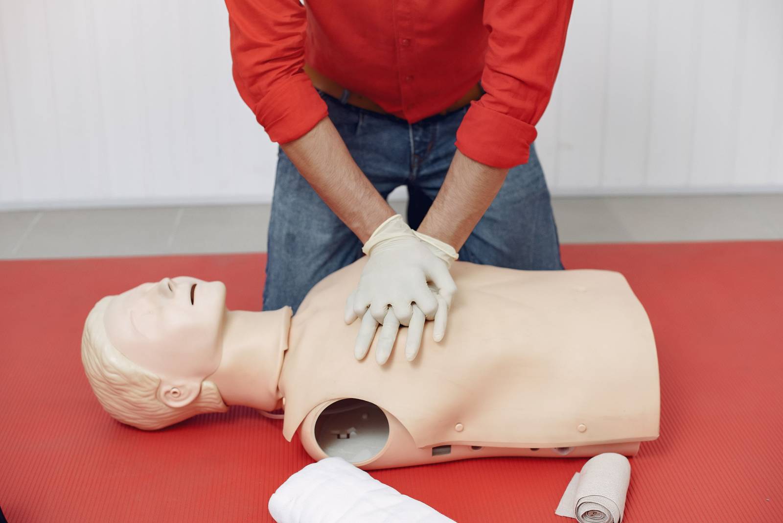 Formation Massage Cardiaque Défibrillateur