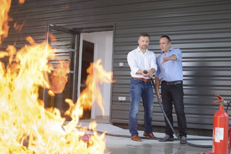 Manipulation des extincteurs incendie